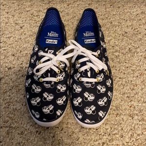 Keds Disney Minnie Mouse shoes in navy blue. Sz 8